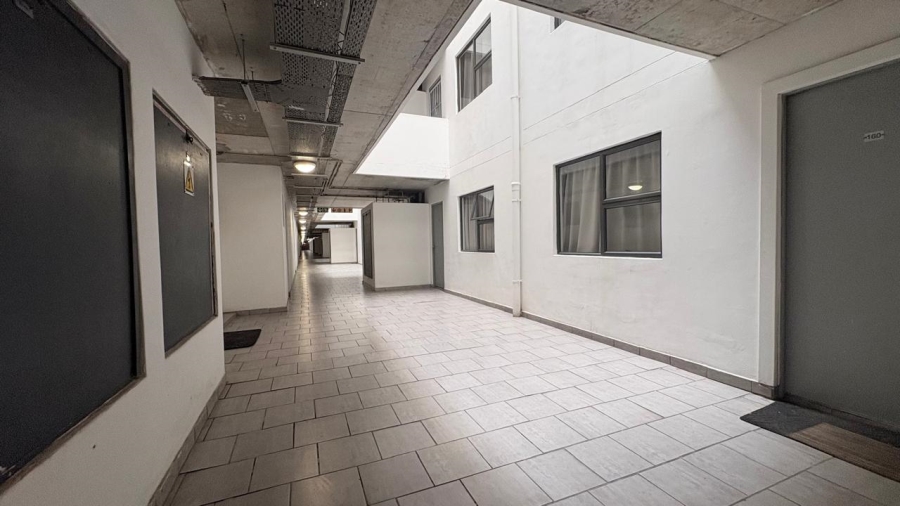 1 Bedroom Property for Sale in Zonnebloem Western Cape